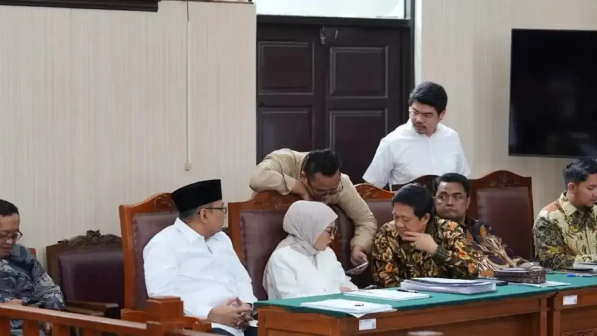 Mantan Menteri Agama Yaqut Cholil Qoumas usai menjalani sidang praperadilan di Pengadilan Negeri Jakarta Selat