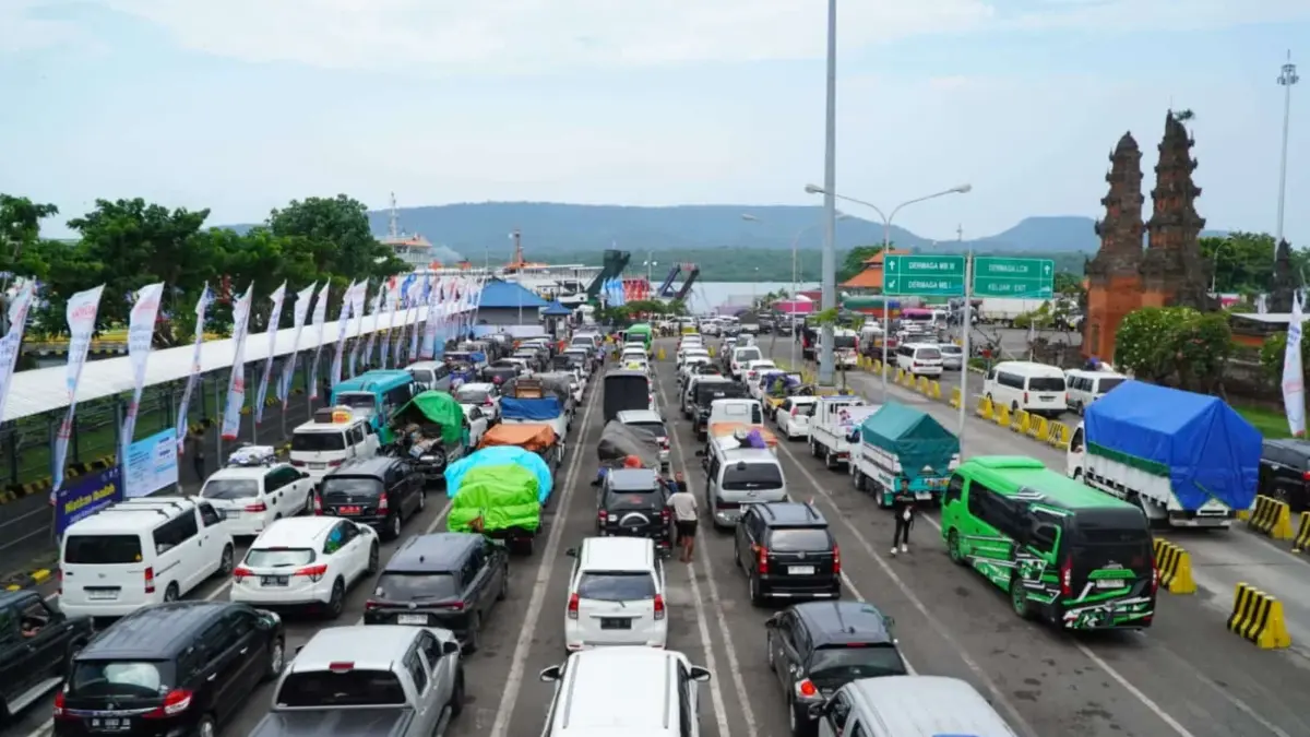 Arus mudik memadati Pelabuhan Gilimanuk (IST).