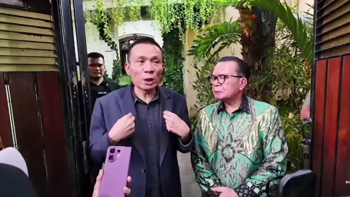 Rismon Hasiholan Sianipar usai menemui Jokowi di kediaman Sumber, Solo, Jawa Tengah, Kamis (12/3) sore.