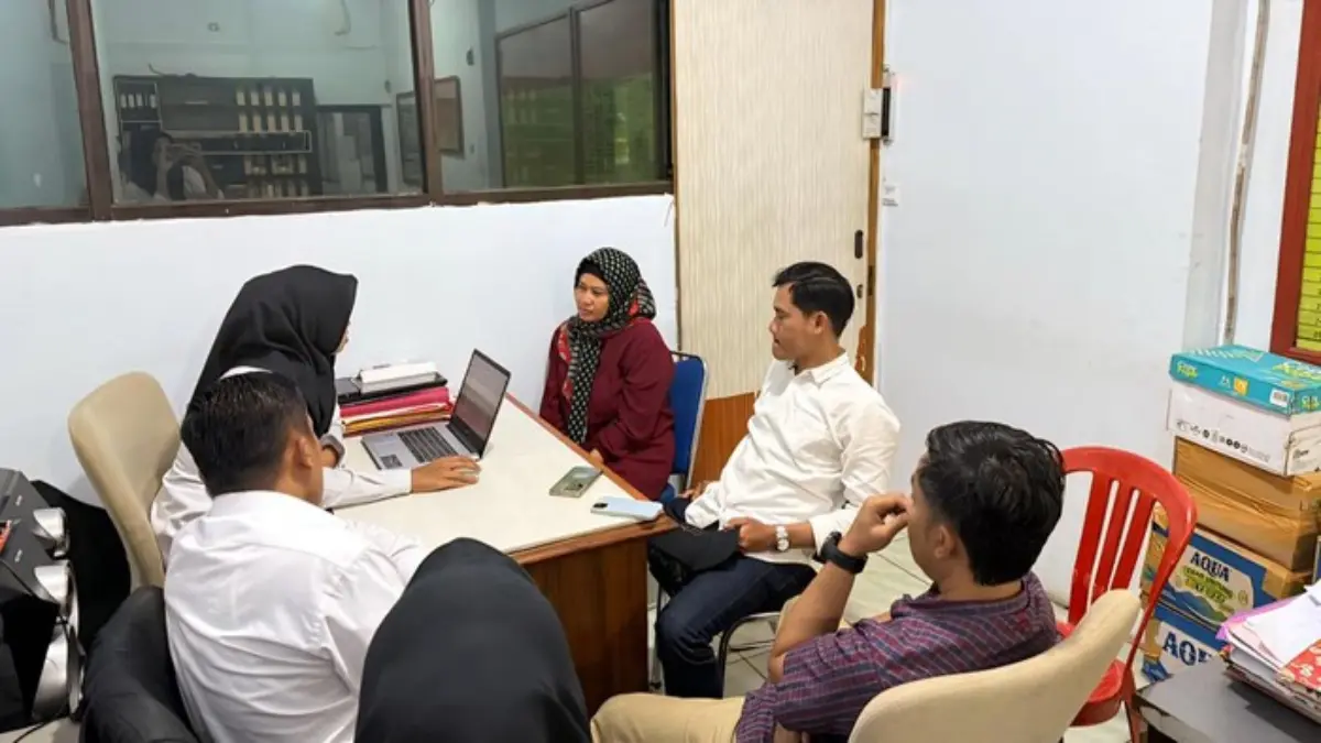 Ibu tiri (baju merah) penganiaya bocah Sukabumi hingga tewas: (IST)