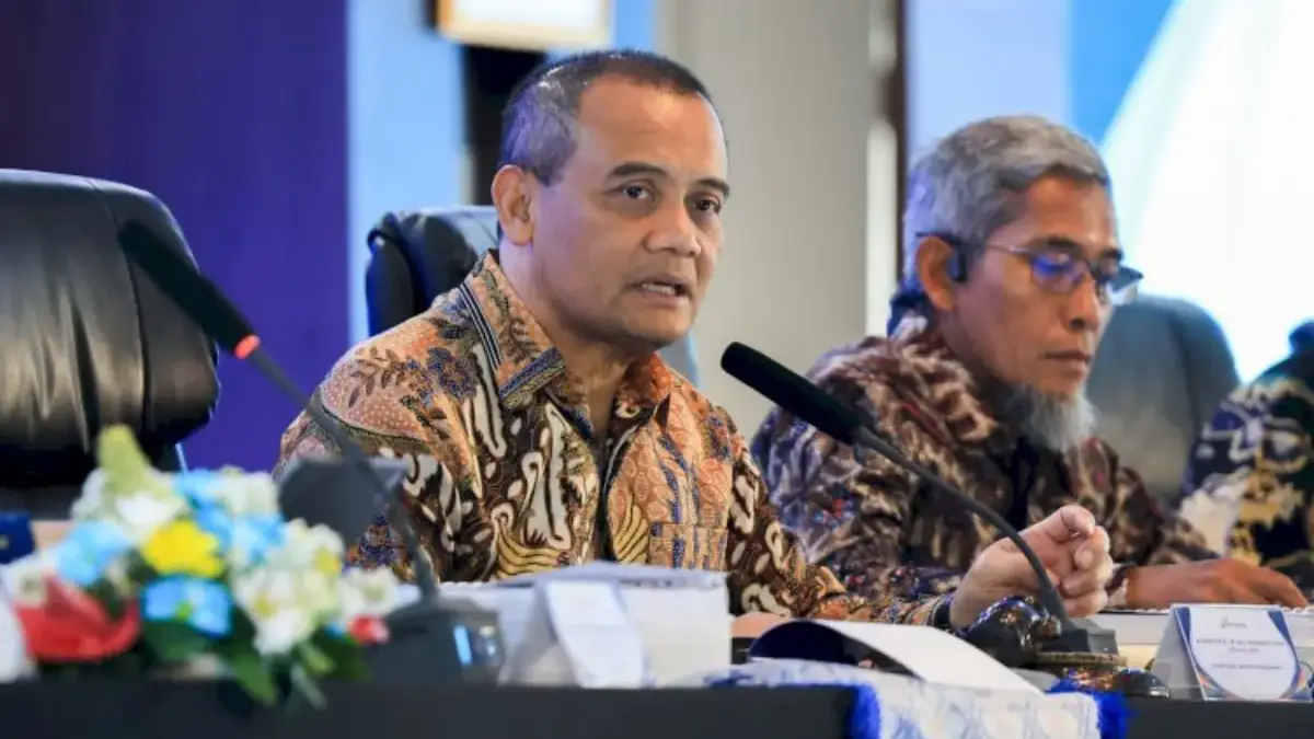 Gubernur Jawa Tengah Kaget Saat Namanya Disebut Bupati Pekalongan Fadia Arafiq, Ini Penjelasan Ahmad Luthfi Gubernur Ahmad Luthfi bersama Sekda Sumarno di Kantor Gubernur Jateng di Jalan Pahlawan Semarang.