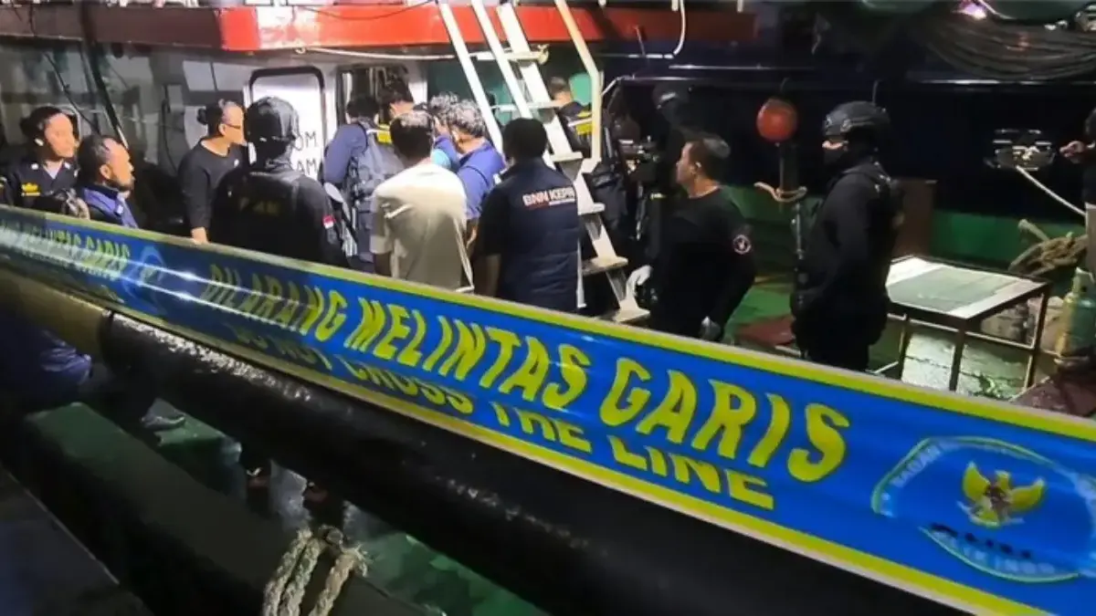 Kapal MT Sea Dragon pengangkut narkoba yang dipasangi garis BNN. (IST)