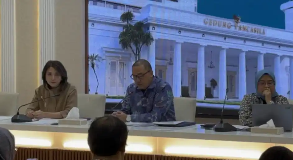 Plt Direktur Perlindungan WNI Kemlu Heni Hamidah (Kanan)