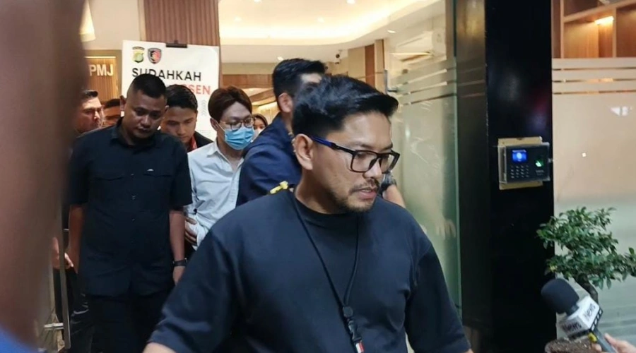 dokter Richard Lee diperiksa selama 4 jam sejak pukul 13.00 WIB hingga 17.00 WIB. Sebanyak 29 pertanyaan diaju