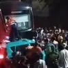 KRL Commuterline yang terlibat kecelakaan dengan taksi di Bekasi Timur, Senin (27/4/2026). Foto: TikTok/@Cumbu