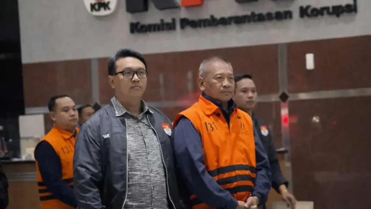 KPK resmi menahan tersangka Bupati Tulungagung Gatut Sunu Wibowo dan Ajudan (ADC) Dwi Yoga Ambal terkait kasus