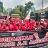 Suasana aksi unjuk rasa pembebasan Toni Aji Anggoro