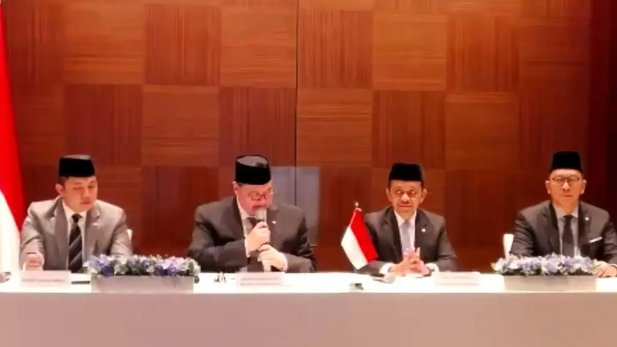 Sekretaris Negara Teddy Indra Wijaya, Menteri Koordinator Bidang Perekonomian Airlangga Hartarto, Menteri ESDM