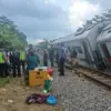 Insiden anjloknya Kereta Api (KA) Bangunkarta di dekat Stasiun Bumiayu, Kabupaten Brebes, Jawa Tengah, Senin (