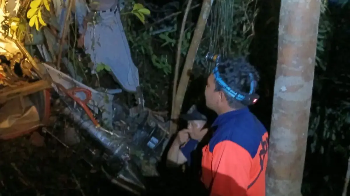 Tim gabungan akhirnya berhasil mencapai lokasi jatuhnya helikopter PK-CFX di wilayah Kabupaten Sekadau, Kalima