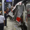 Kondisi gerbong KRL Commuterline yang bertabrakan dengan KA Argo Bromo Anggrek relasi Gambir-Surabaya Pasar Tu