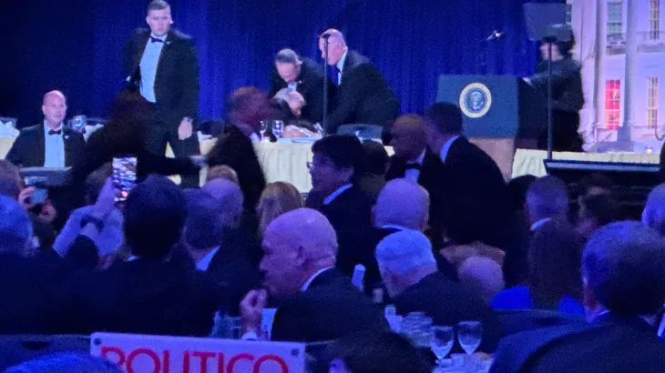 Suasana White House Correspondents Dinner yang dramatis. (Tangkapan layar)