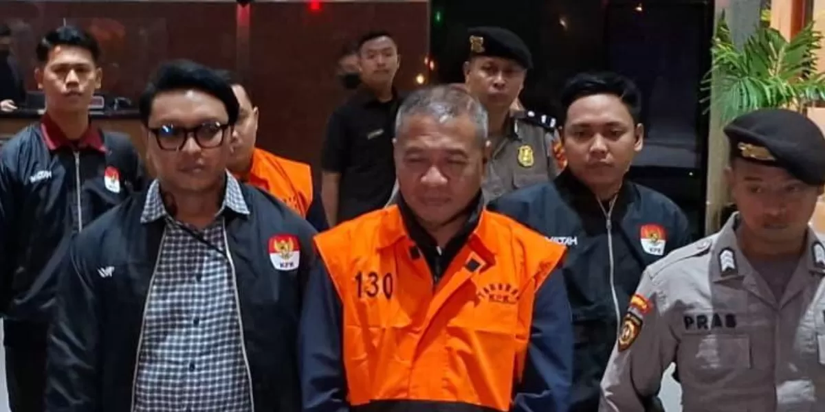 KPK resmi menahan tersangka Bupati Tulungagung Gatut Sunu Wibowo dan Ajudan (ADC) Dwi Yoga Ambal terkait kasus