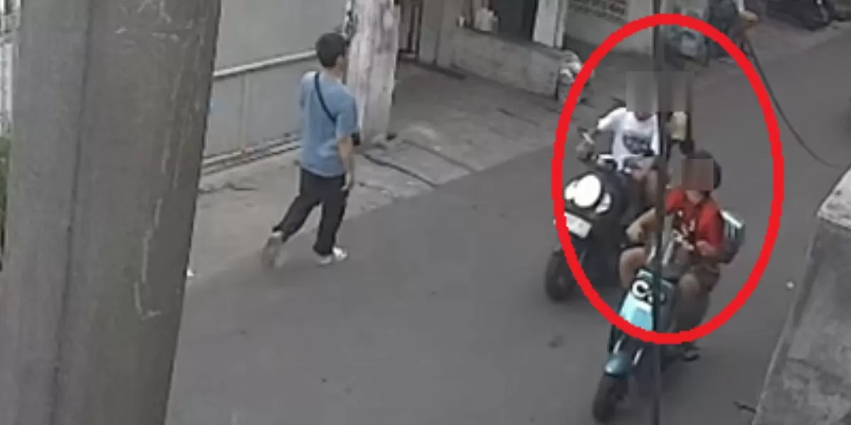 Tangkapan layar - Seorang pria menjadi korban penyiraman diduga air keras oleh dua orang tak dikenal di kawasa