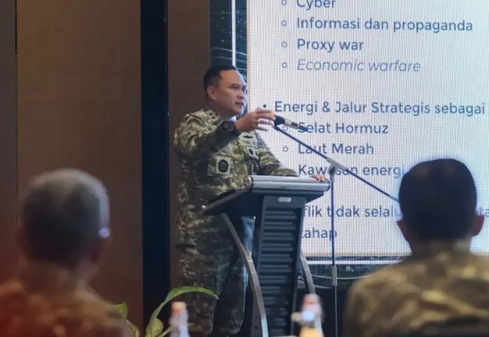 Asintel Panglima TNI Mayjen Rio Firdianto memberikan pengarahan ke dansat dan aparat intelijen TNI wilayah Kep