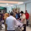 Presiden Prabowo Subianto menjenguk korban kecelakaan kereta di RSUD Bekasi