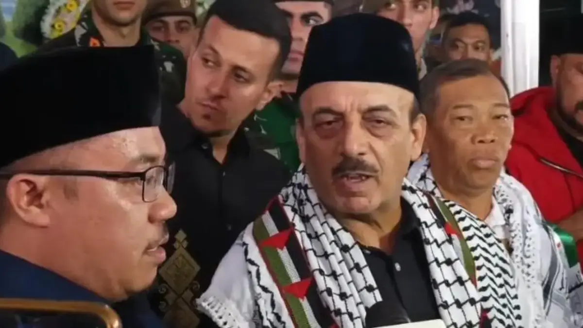 Dubes Palestina untuk Indonesia Abdulfattah Al Sattari bertakziah ke rumah duka Kapten Inf Zulmi Aditya Iskand