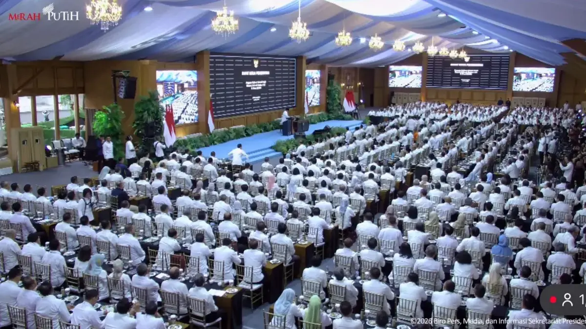 Anggota Kabinet Merah Putih beserta seluruh eselon I kementerian lembaga dan Dirut BUMN, menghadiri rapat kerj