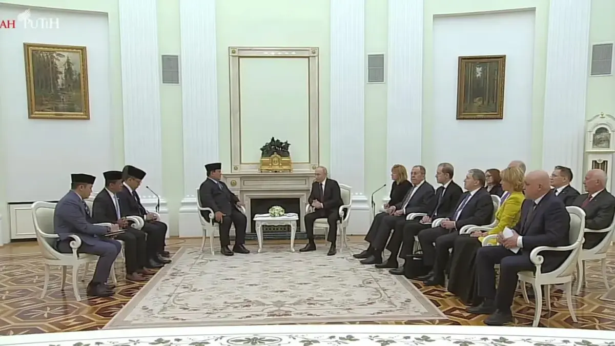 Prabowo-Putin Bahas Dinamika Geopolitik Global, Pentingnya Peran Rusia Jaga Stabilitas dan Mitra Strategis Presiden Prabowo Subianto melakukan pertemuan bilateral dengan Presiden Rusia Vladimir Putin. Foto: BPMI Setpr