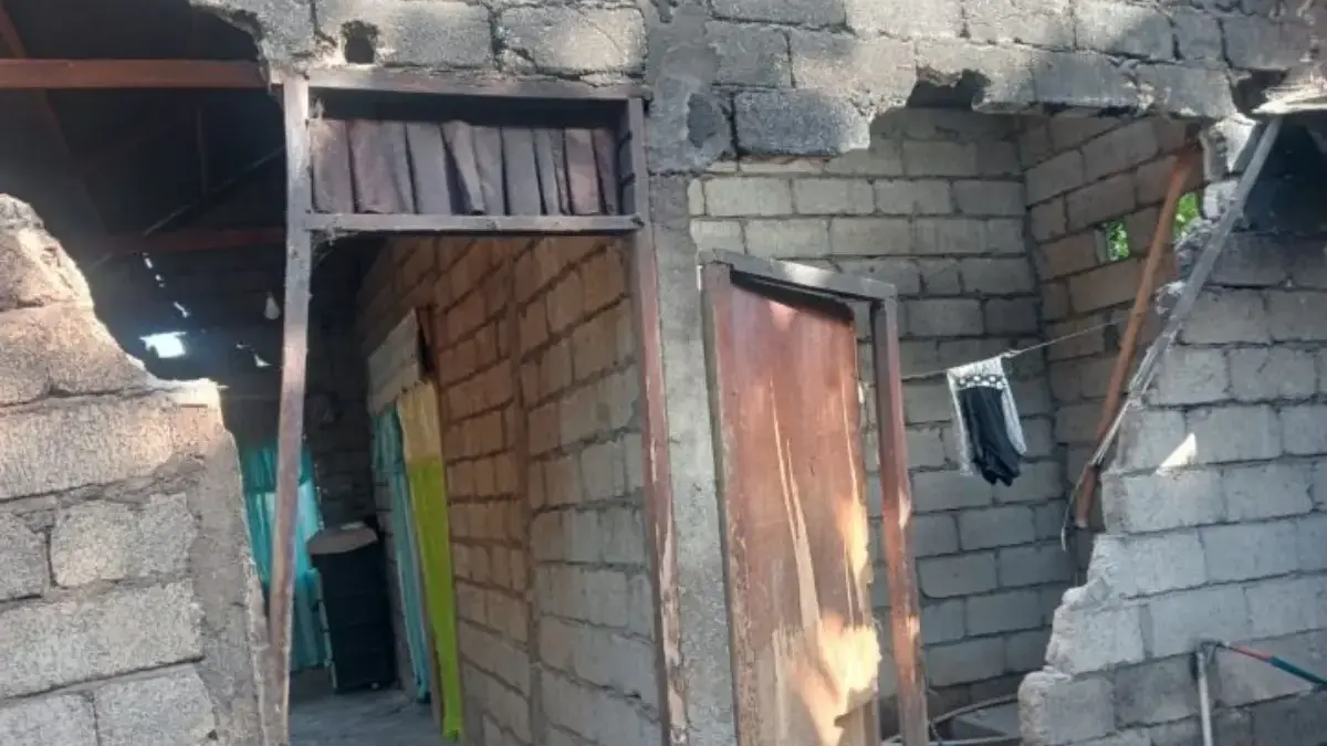 Gempa M7,6 Kota Bitung berdampak pada kerusakan rumah warga di Kabupaten Minahasa, Sulawesi Utara, Kamis (2/4)