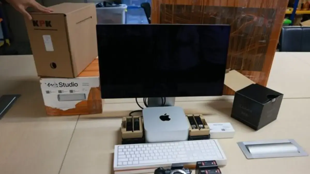 KPK Sita Sejumlah Barang dari Tangan Dirut PT Sinkos Multimedia Mandiri Faizal Assegaf Komisi Pemberantasan Korupsi (KPK) menyita sejumlah barang dari tangan Direktur Utama PT Sinkos Multimedia Man