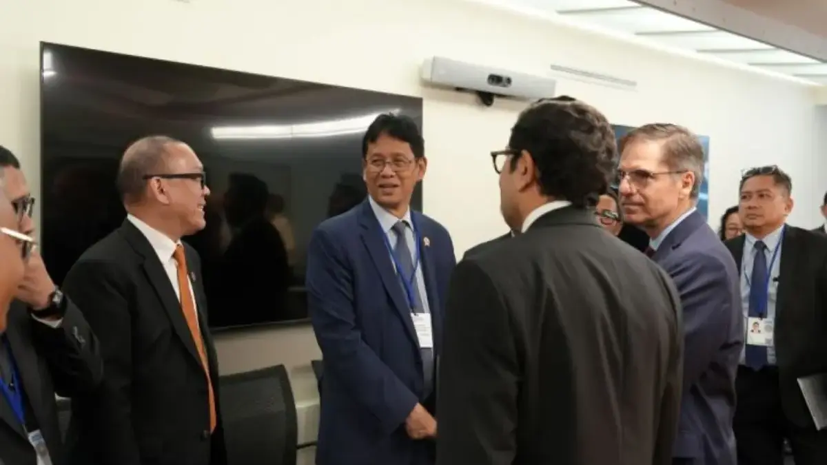 Purbaya: Standard & Poor's Pertahankan Rating Indonesia di Level BBB dengan Outlook Stabil Menteri Keuangan Purbaya Yudhi Sadewa saat bertemu Bank Dunia di Washington DC. (Kemenkeu)