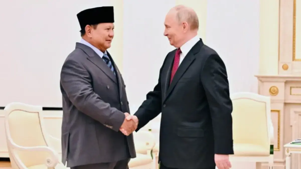 Prabowo Apresiasi Putin: Dukungan Penuh Moskow, Indonesia Masuk BRICS Presiden Prabowo Subianto melakukan pertemuan bilateral dengan Presiden Rusia Vladimir Putin. Foto: BPMI Setpr