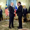 Presiden Rusia Vladimir Putin bertemu dengan Perdana Menteri Malaysia Anwar Ibrahim.