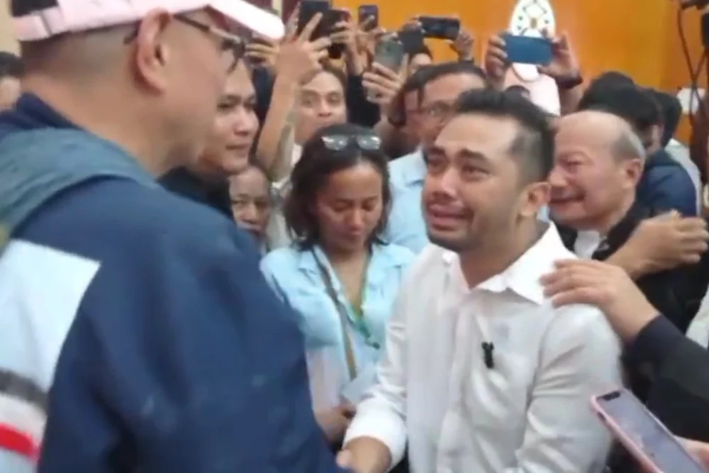 Terdakwa kasus pembuatan video profil desa Amsal Christiy Sitepu mengikuti sidang putusan di Pengadil