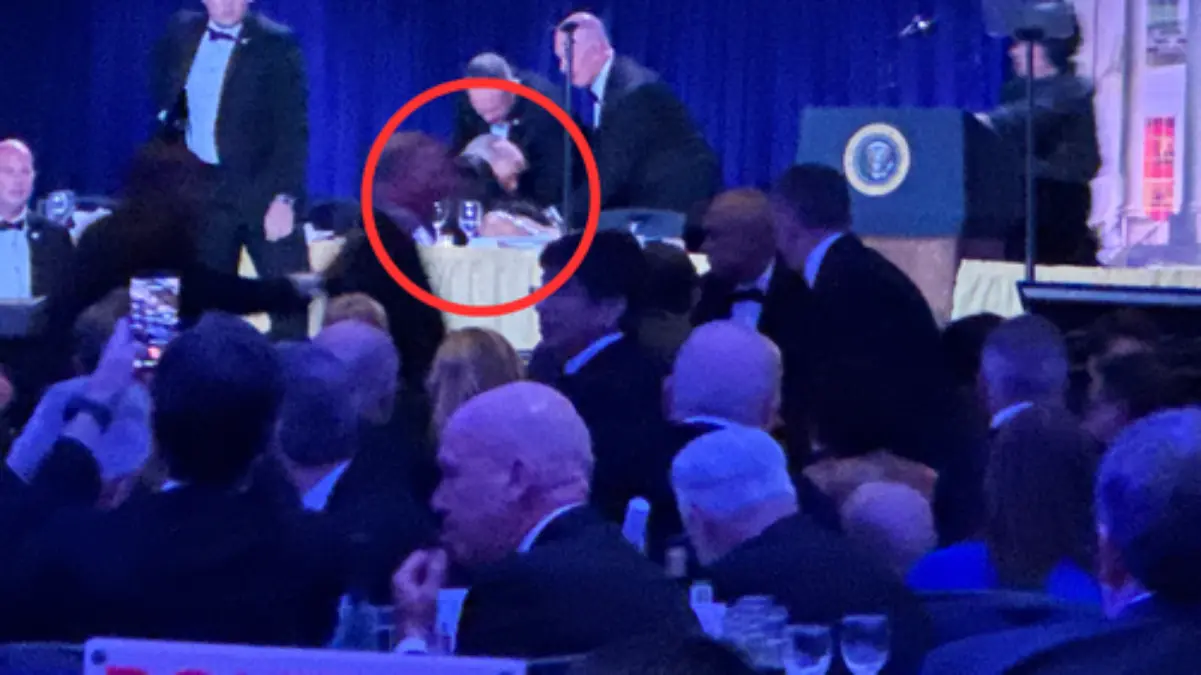 Suasana White House Correspondents Dinner yang dramatis. (Tangkapan layar)