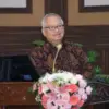 Guru Besar Filsafat UGM sekaligus Ketua Program Studi Magister dan Doktor Ilmu Ketahanan Nasional SPs UGM, Pro