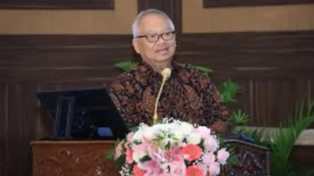 Guru Besar Filsafat UGM sekaligus Ketua Program Studi Magister dan Doktor Ilmu Ketahanan Nasional SPs UGM, Pro