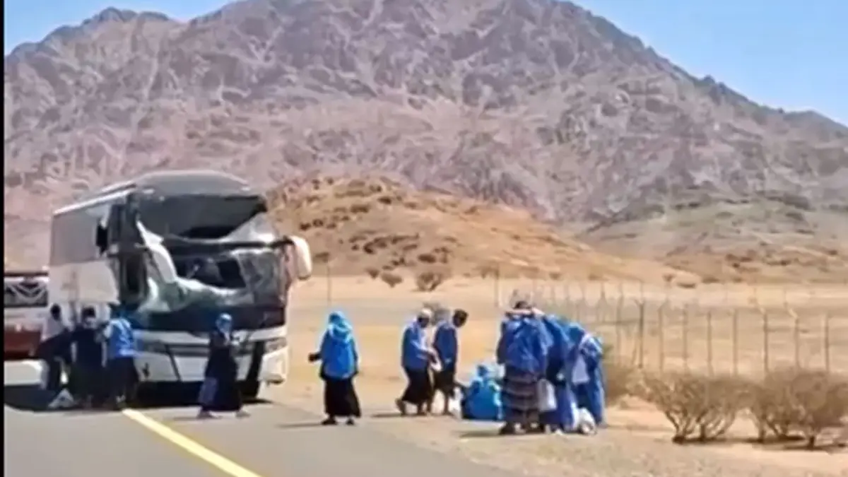 Bus pengangkut jemaah haji asal Probolinggo mengalami kecelakaan di kawasan Jabal Magnet, Madinah, Selasa (28/
