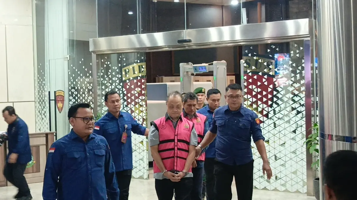 Kejagung Tetapkan 7 Orang Tersangka Kasus Korupsi Pengadaan Minyak Petral 2008-2015 Kejagung tetapkan 7 tersangka kasus dugaan korupsi minyak mentah Petral (Nur Khabibi)