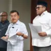 Wapres RI ke 10 dan 12 Jusuf Kalla (JK) memberikan keterangan kepada wartawan perihal aspek hukum pencemaran n