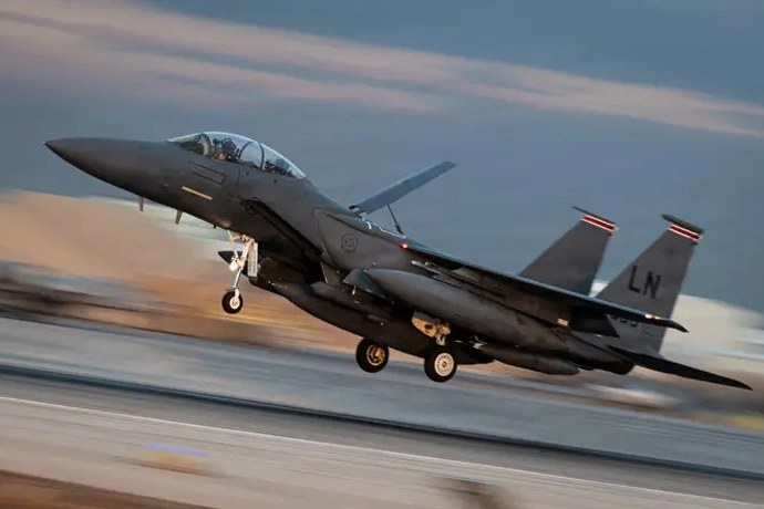 Apa Sebab Pesawat Tempur Canggih Amerika Serikat Rontok? Jet tempur F-15E Strike Eagle milik AS