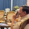 Presiden Prabowo menerima telepon PM Australia Anthony Albanese, Selasa (21/4). (Foto: Instagram Sekretariat K