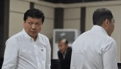 Komisaris Utama PT Sritex Iwan Setiawan Lukminto (kiri) dan Direktur Utama PT Sritex Iwan Kurniawan Lukminto (