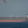 Sebuah kapal tanker raksasa Iran bermuatan 2 juta barel minyak mentah berhasil melintasi Selat Hormuz meski di