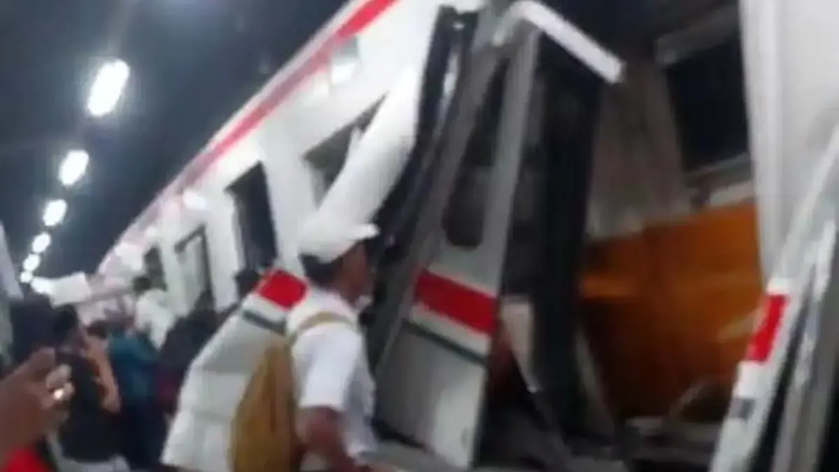 Tabrakan KRL Stasiun Bekasi Timur. (Foto: Media Sosial)