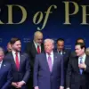 Trump mengatakan Vance, Rubio bisa menjadi tiket \'tim impian\' 2028
