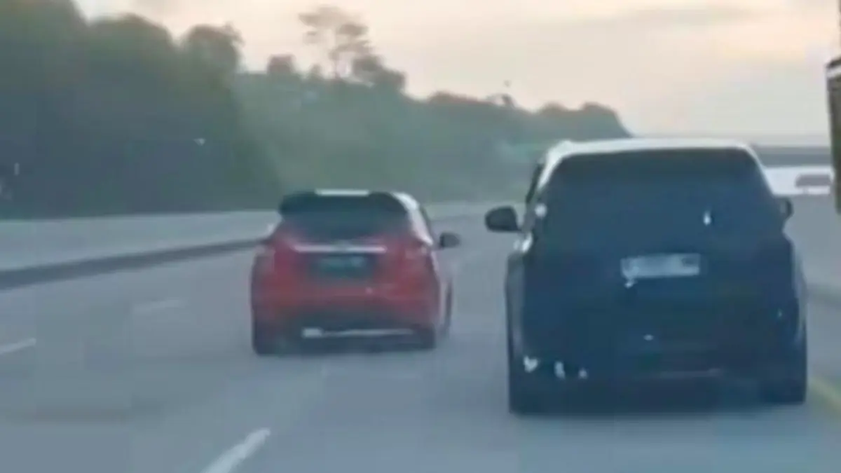 Video viral kejar-kejaran antara aparat kepolisian dan pelaku pembunuhan seorang wanita di Kota Bogor. Proses