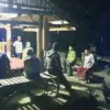 Kapolsek Purworejo AKP Bruyi Rohman Warsito bersama anggota saat melaksanakan patroli malam guna menjaga situa