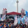 Suasana peringatan Hari Buruh Internasional 2025 yang dirayakan ratusan ribu buruh dari beberapa konfederasi s