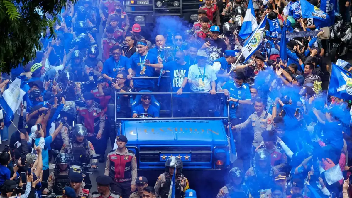 Pengamanan pawai Persib Bandung di kawasan Asia Afrika Kota Bandung (Diskominfo Kota Bandung)