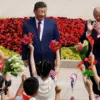 Presiden Donald Trump dan Presiden Tiongkok Xi Jinping menghadiri upacara penyambutan di Balai Besar Rakyat pa