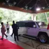 Presiden Prabowo Subianto menggunakan Maung, kendaraan taktis buatan Indonesia, dalam kunjungannya ke Filipina