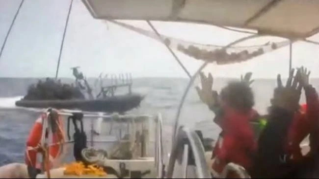 Cuplikan dari rekaman CCTV ini menunjukkan para aktivis di atas kapal armada dengan tangan terangkat ke udara