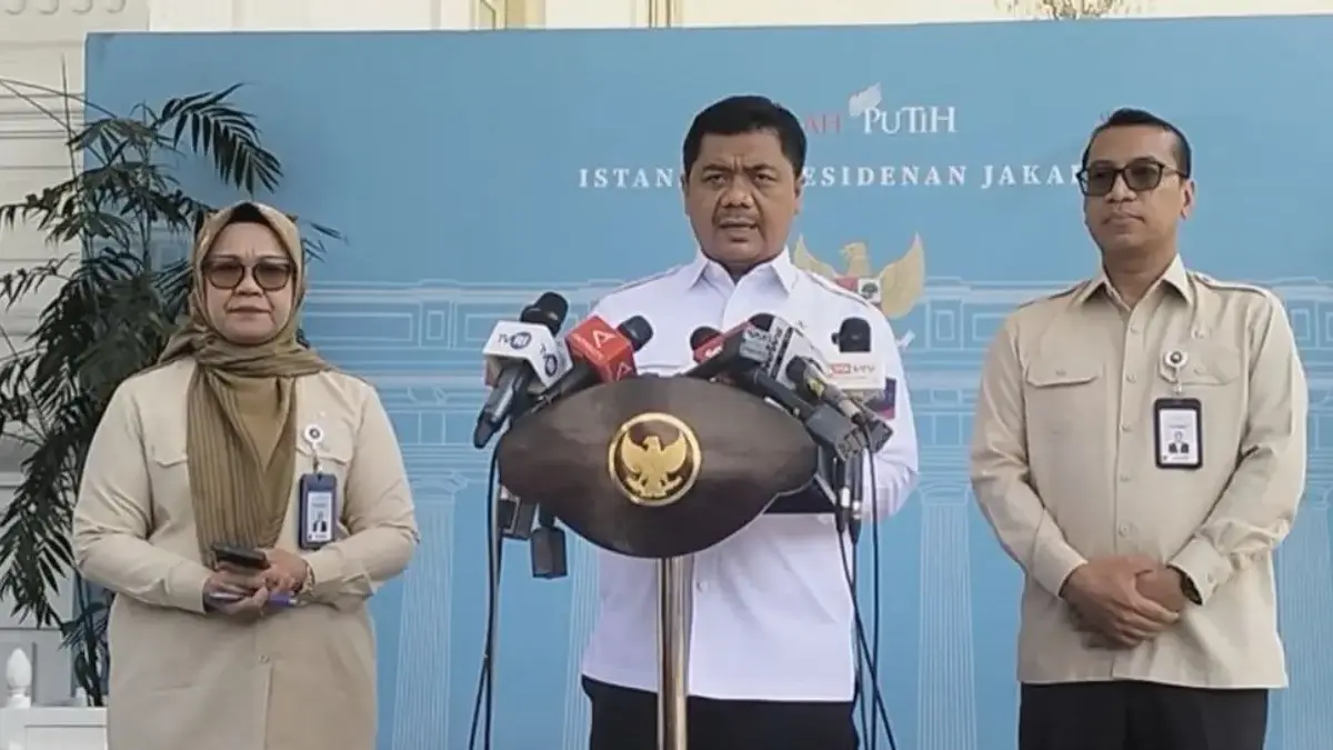 Istana Buka Suara soal Sapi Kurban Presiden, Tegaskan Bukan untuk Pribadi Prabowo Wakil Menteri Sekretaris Negara Juri Ardiantoro (tengah) memberikan pernyataan pers di Kompleks Istana Kepresi