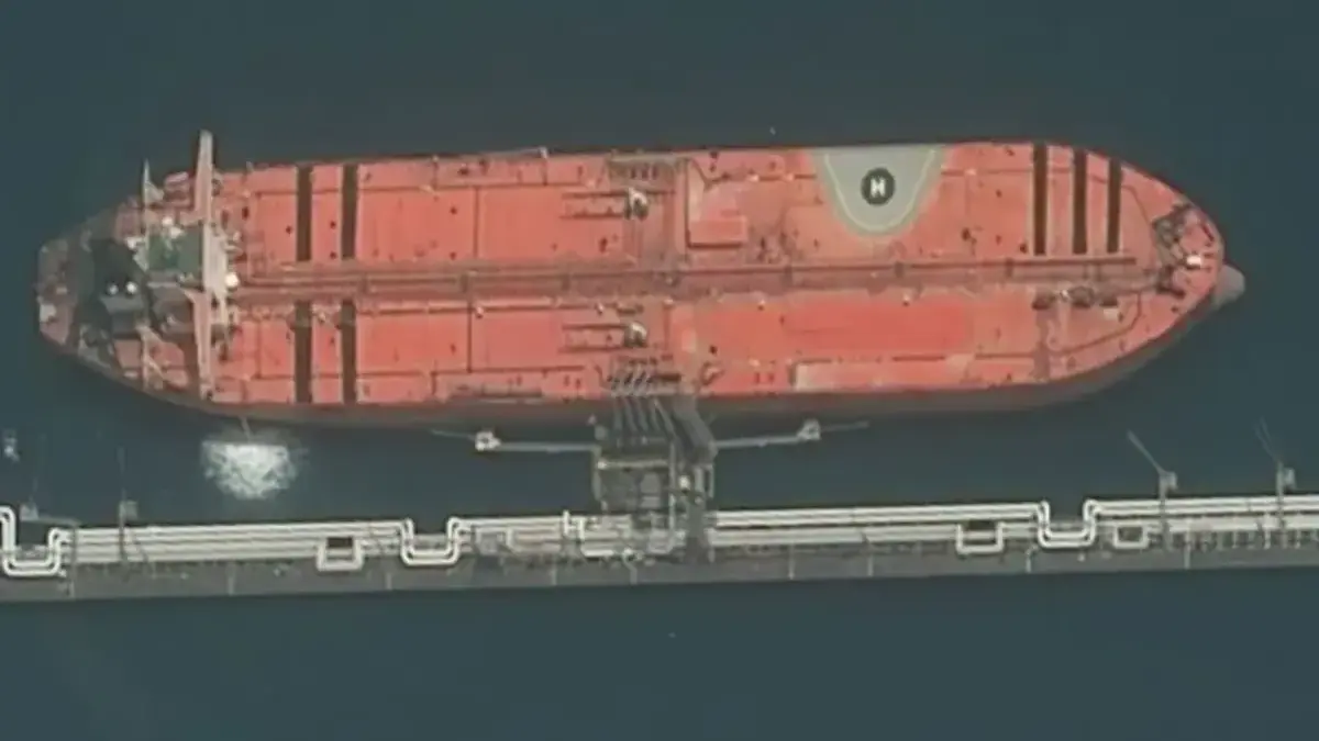 Kapal tanker MT Tifani yang dicegat marinir AS terlihat berlabuh di terminal Pulau Kharg Iran pada 6 April 202